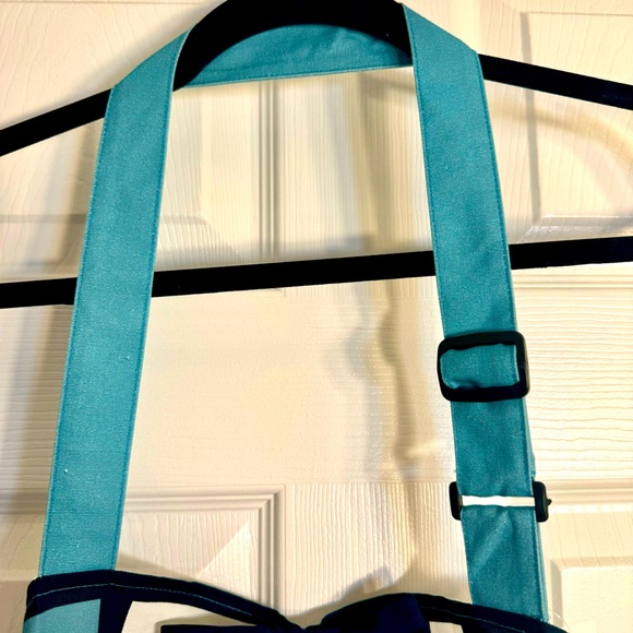 NWT. Disney Apron Alice In Wonderland UK Pavilion “It's Always Tea Time” Apron - Picture 3 of 11